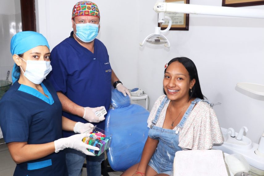clinica odontologica sonrident. Dr. Danilo Pinzon acacias 3